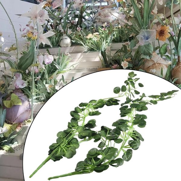 Fiori decorativi abbelliscono il tuo spazio con piante artificiali sospese in tessuto di seta, materiale di colore verde, perfetto per la decorazione murale