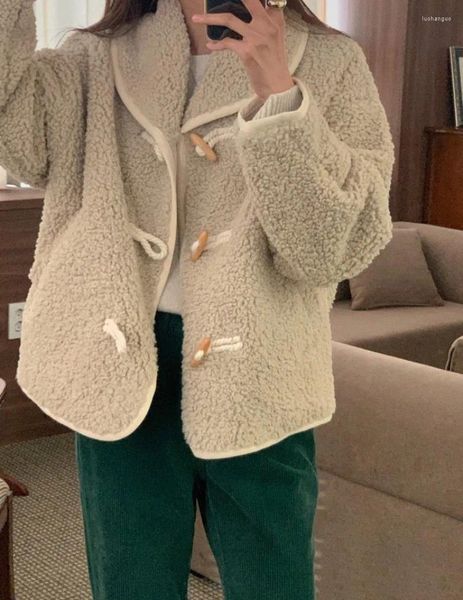 Giacche da donna 2024 Giacca invernale moda coreana Cappotto Hong Kong Rilassato Stile college Abito casual in cotone Bottone in corno di mucca Lana di agnello