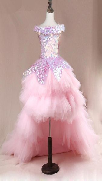 Abiti da spettacolo per ragazze alti e bassi Abiti da ragazza di fiori senza maniche con applicazioni in pizzo per matrimonio Viola Tulle Puffy Paillettes Comunione per bambini D8111198