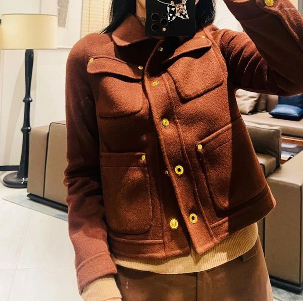 Giacche da donna Cappotto in cashmere di alta qualità Inverno 2024 Moda donna Borgogna corta giacca dritta da donna fresca con bottoni