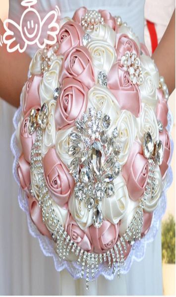 Fiori fatti a mano primaverili Bouquet da sposa in raso Bling Bling Spilla in cristallo Rosa artificiale Fornitore di matrimoni Bouquet 20219966956