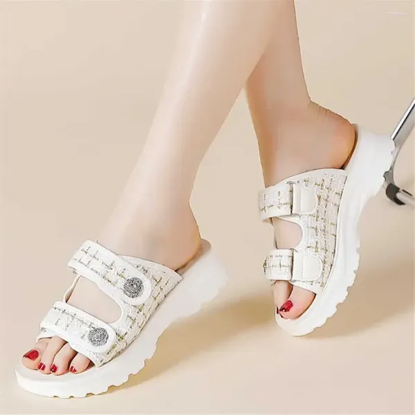 Slippers Bedrooms 36-40 Sandals for Girls Sones Soft Women Shoes Feminina Sneakers Sports Sports Wide Feothipshing