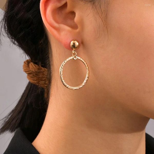 Orecchini pendenti Stile alla moda e minimalista Anello circolare con pendente in metallo per donne Accessori Y2k Commercio all'ingrosso