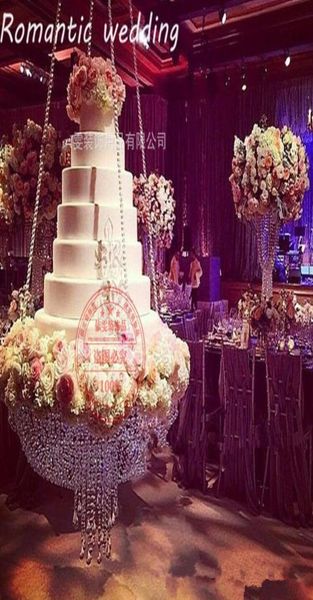 Supporto per torta rotondo con lampadario di cristallo D60 appeso con tavolo per torta con perline di cristallo per la decorazione di nozze2559179