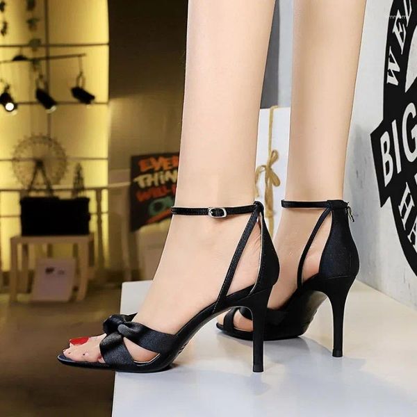 Sandalen Sommer 2024 Sexy Damen Party Hochzeit Schuhe Frauen Pumps Mode Elegante Spitz Ankle Strap