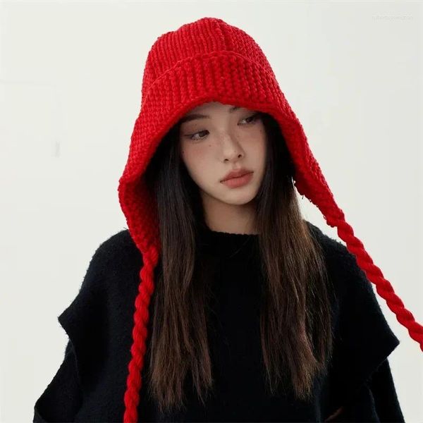 Berets Red Women's 2024 Knit Inverno Hat Cap Gorros Moda Ear Caps Torção Proteção Bonito Trança Quente Frito Massa de Esqui Coreano Bomber