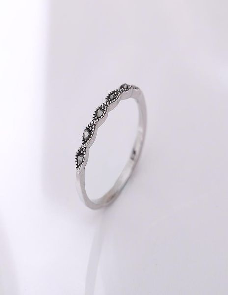 Großhandel 925 Silber Einfacher Diamant Damen Retro-Ring Ring Passender kubischer Jubiläumsschmuck für Frauen Weihnachtsgeschenk5891933