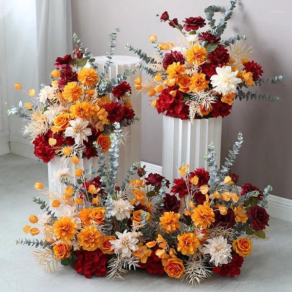 Fiori decorativi Foglie di eucalipto rosso arancione Centrotavola per tavola di nozze Palla di fiori Evento Banchetto Sfondo di benvenuto Puntelli per vetrine