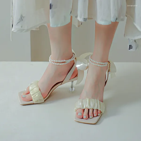 Sandali pieghettati decorano le donne squisiti fiocchi tacchi alti perle scarpe estive eleganti décolleté con punta quadrata tacchi a spillo da sposa alla moda