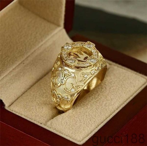 Anéis de banda clássico cor de ouro para homens cores incrustadas com zircão coroa punk anel namorado festa moda jóias g230213 uppz