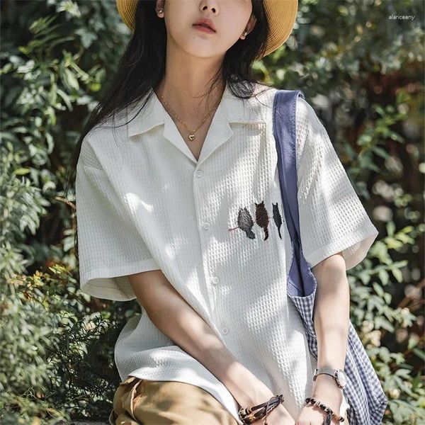 Kadınlar bluzları delinmiş işlemeli kısa kollu gömlek 2024 yaz gevşek büyük boy bluz gömlekleri Kore Y2K vintage sevimli beyaz tepeler