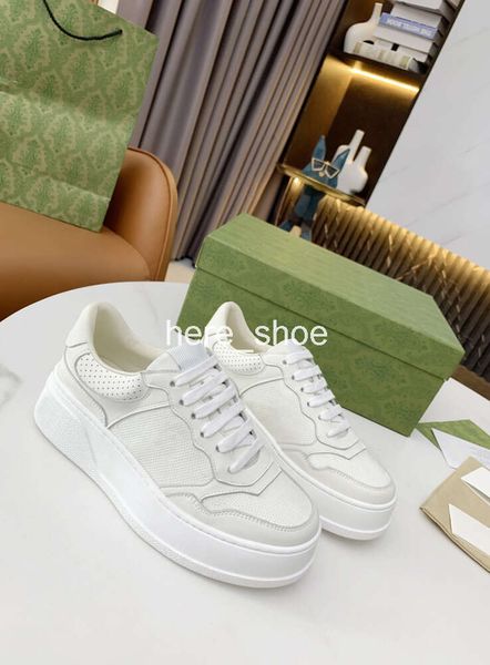 Top Quality Time Out Sneakers Moda Plataforma Sapatos Perfurados Em Relevo Carta Sneaker Homens Mulheres Treinadores Genuíno Couro Casual Sapato