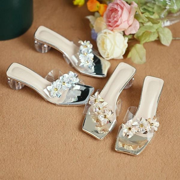 Pantofole Sandali trasparenti 2024 Versione coreana Scarpe da donna a forma di tacco in cristallo con croce dolce fiore