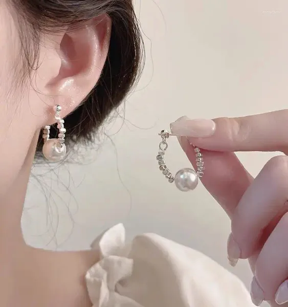 Orecchini a cerchio Perla d'acqua dolce naturale Colore argento Forma spezzata per gioielli da donna Novità di tendenza