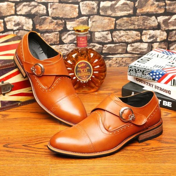 Kleidschuhe koreanische Version spitze Zehe Set Leder Holz Hufeisenabsatz Business formal einfarbig geschnitzt D5129