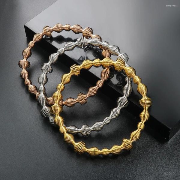 Armreif Exquisite Goldfarbe Unregelmäßiges elastisches Metall Mode für Frauen Männer Schmuck Wasserdichtes Edelstahlarmband