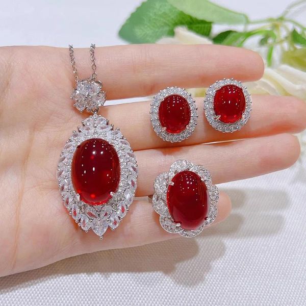 Collana di orecchini set di lusso color argento simulazione piccione rubino per le donne Collane con pendente in pietra rossa esagerata