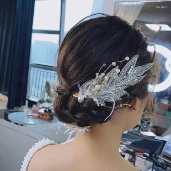 Fermagli per capelli Piume Diademi Gioielli da sposa per le donne Forcina di perle di cristallo 2024 Barrette di moda Copricapo da sposa per signora