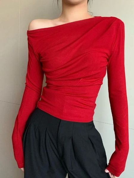 2023 Maglietta bianca sottile Maglietta rossa nera Donna Abbigliamento normale sexy con spalle scoperte Top per le donne Estetica Corea Moda divertente Tee 240127