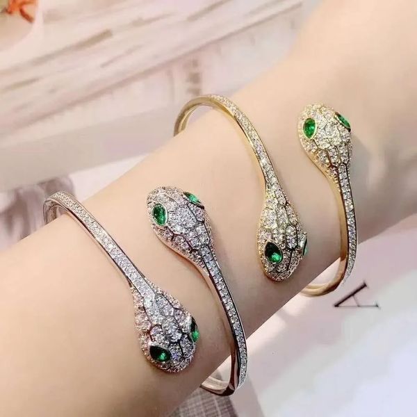 2024Bulgarilies Pulseira Designer Mulheres Top Quality Full Diamond Snake Ring Mulheres Green Eyed Snake Head Double Head Snake Pulseira com abertura ajustável