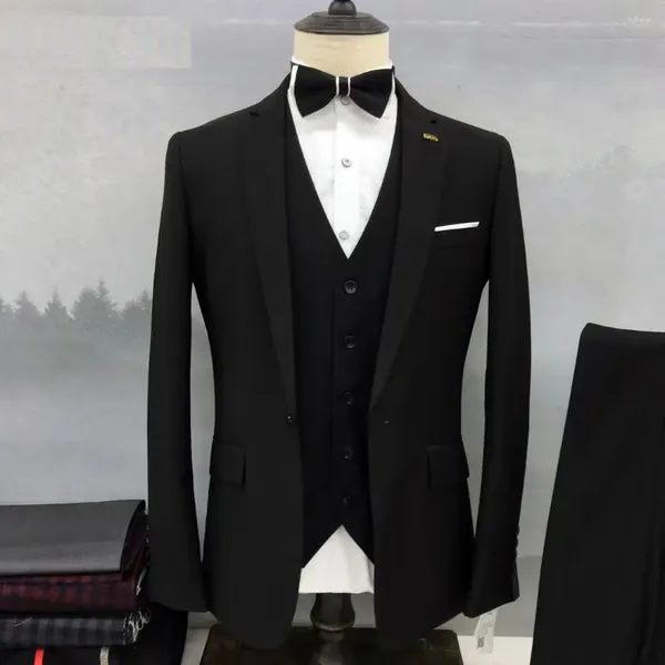 Abiti da uomo Abiti da uomo classici personalizzati privati 3 pezzi Smoking Groomsmen Set da sposa Pantaloni da giacca sportiva da lavoro di moda