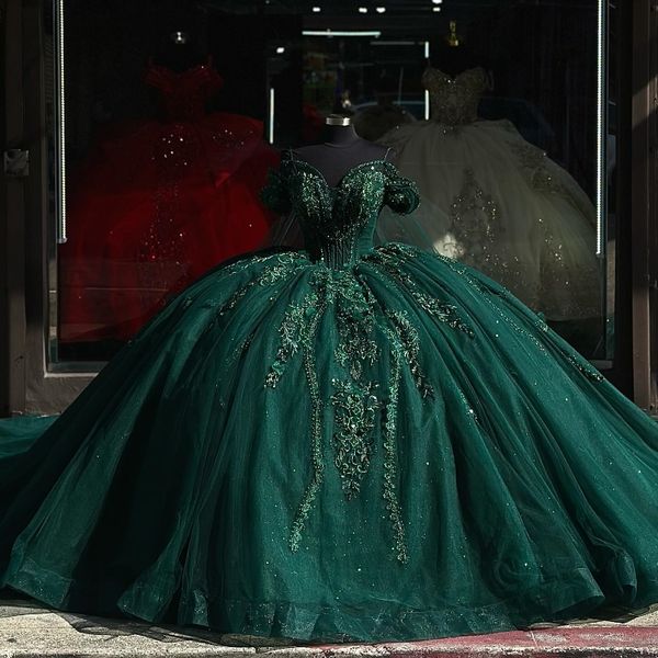 Изумрудно-зеленое блестящее бальное платье Quinceanera Платья с открытыми плечами Аппликации Кружевной корсет из тюля с бусинами Sweet 16 Vestidos De XV Anos