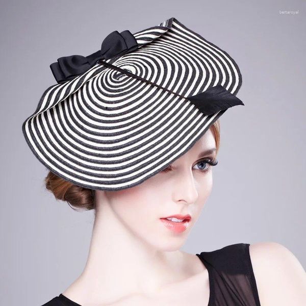 Boinas elegantes mulheres chapéu formal fascinator para casamentos noite com branco preto listrado arco nupcial chapéus feminino headwear B-1942