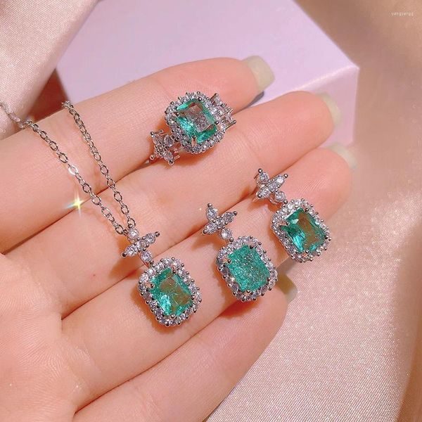 Kolye küpeleri Set kadınlar için iyi oluşturulmuş topaz kolye küpe yüzüğü 3pcs beyaz altın kaplama parti aksesuarları hediye