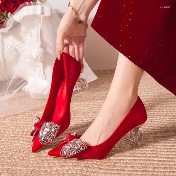 Scarpe eleganti Elegante papillon strass da sposa donna rosso gregge scarpe basse con tacco sottile donna scarpe a punta tacchi alti da sposa 2024