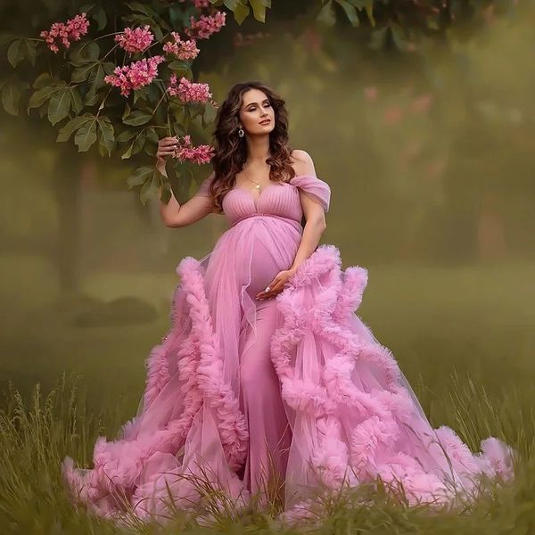 Flauschige rosa Tüll-Umstandsroben für Fotoshootings, schulterfreies, gestuftes Rüschenkleid für schwangere Frauen, sexy Babyshower-Kleid