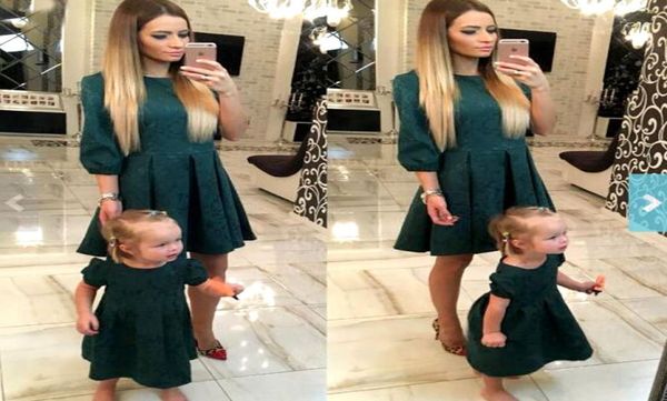 Mãe filha vestidos moda família combinando roupas magro mãe e filha roupas verde meia manga vestido de natal1091794