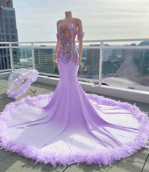Luxus Lila Prom Kleider Für Frauen Mit Federn Sheer Neck Meerjungfrau Party Kleider 2024 Abendkleid Strass Roben De Soiree
