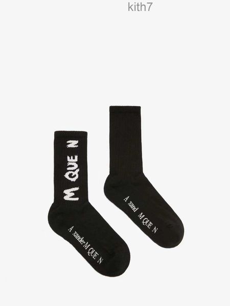 Männer Socken Frau Outdoor-Sport Strümpfe Flut Marke Teen Student Hip Hop Stil Alphabet Gestickte Sportler Beinlinge CEM1