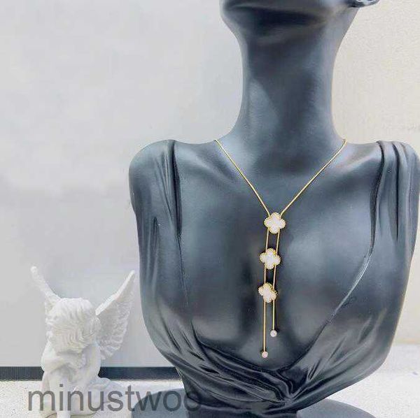 Nuove collane con ciondolo di design per le donne Collana con medaglione a 4/quattro foglie di trifoglio Catene girocollo di alta qualità Gioielli placcati in oro 18k Regalo per ragazze 7FH2