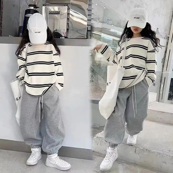 2024 Stile Coreano Abbigliamento per bambini Ragazza 2 pezzi Set Abbigliamento Top a maniche lunghe a righe + Pantaloni larghi Abiti per ragazza adolescente 6 8 10 12 14 Anno 240218