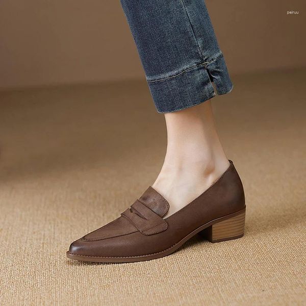 Sapatos de vestido mulheres bombas estilo retro salto alto elegante meninas apontadas dedo do pé primavera outono couro real simples deslizamento em mocassins