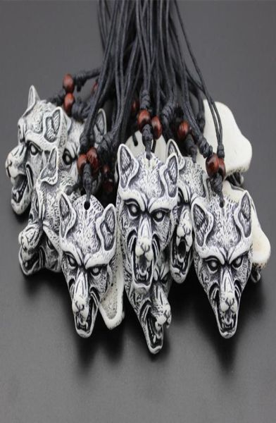 Legal 12 peças menino men039s imitação de osso de iaque escultura cabeça de lobo branco pingentes amuletos colares presente mn3046647919
