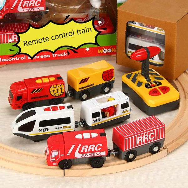 Set di giocattoli per trenino elettrico telecomandato RC collegato con binario in legno Regalo interessante per bambini 240131