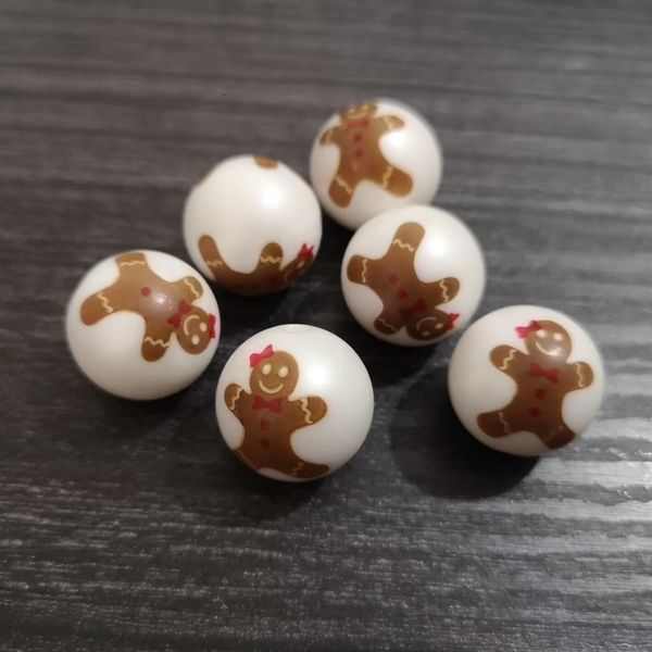 Est 20mm 100pcslot Matte Pearl Print Gingerbread Girl Beads para moda design de joias de Natal 240125