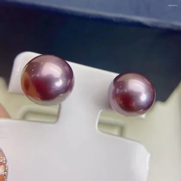 Orecchini a bottone Splendidi perle di lavanda rotonde del Mar Cinese Meridionale da 11-12 mm da 18 carati