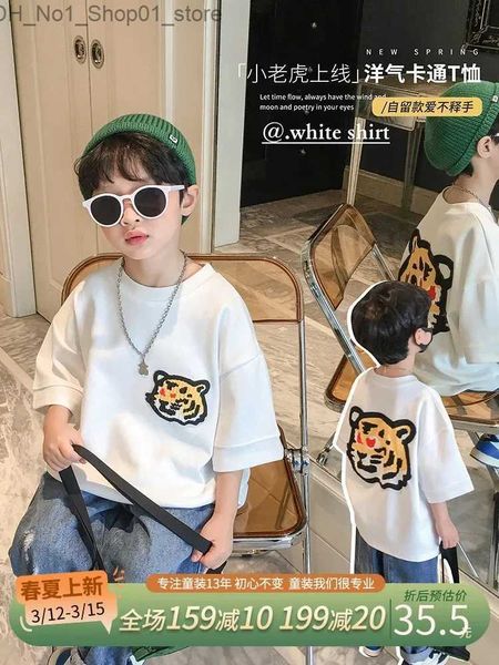 T-shirt da ragazzo estate a maniche corte 2022 nuovi bambini stile occidentale tigre anno top primavera cotone bianco ragazzi fritto strada t-shirt Q240218