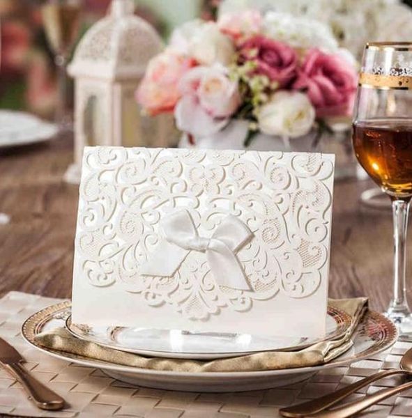 Cartões de convites de casamento personalizados, cor marfim, com belo corte a laser, flora oca e fita, cartões de festa elegantes fa1272049