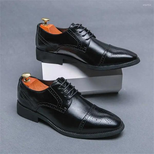 Sapatos de vestido Derby com buracos casamento branco para homens saltos moda elegante homem tênis esporte corrida cesta