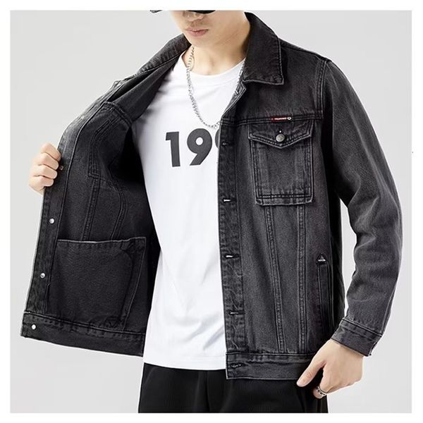 2024 Giacca corta in denim nero Giacca jeans da uomo Cappotti Giacca a vento casual Tasche Tuta Bomber Streetwear Abbigliamento uomo Capispalla y240122