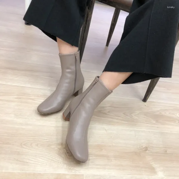 Sapatos de vestido nicho simples couro médio salto quadrado dedo do pé zíper lateral quente lã real sola macia casual botas de neve femininas