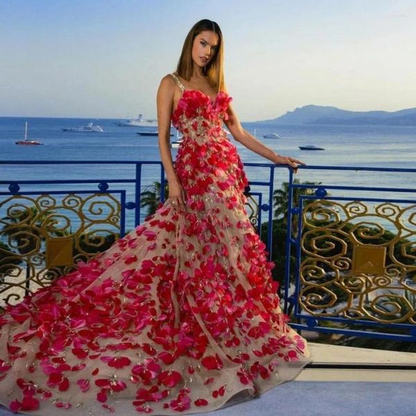 Sıradan Elbise Balo Kıyısı 3d Çiçek Çiçekleri Uzun Sevgiliye Boyun Gümrük Özel Yapımı Maxi Zemin Uzunluğu Tül Partisi Elbise Yaprakları Spagetti