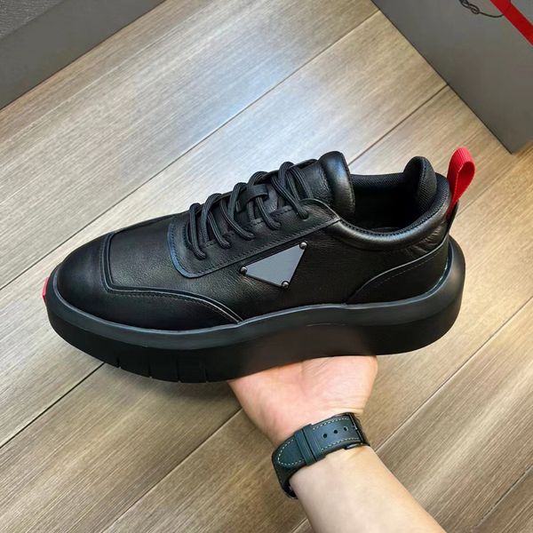 2024 Erkekler Sıradan Ayakkabı Sinek Blok Kalın Dipler Çalışan Spor ayakkabıları İtalya Originaller Elastik Bant Düşük Üstler Beyaz Siyah Deri Rozet Tasarımcı Adam Yürüyüş Ayakkabıları Kutusu