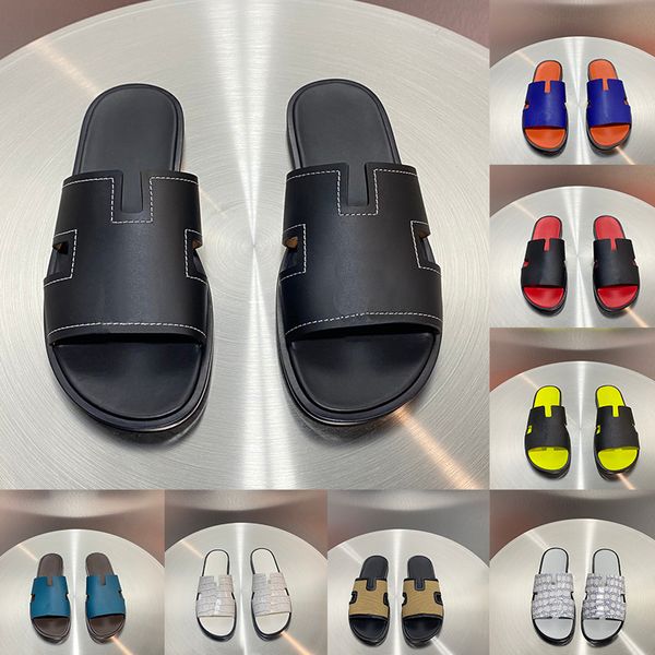 2024 Pantofole di design di lusso pantoufle claquette per uomo papà classico in pelle casual diapositive cursori nero marrone grigio appartamenti casa sandali all'aperto scarpe 38-45