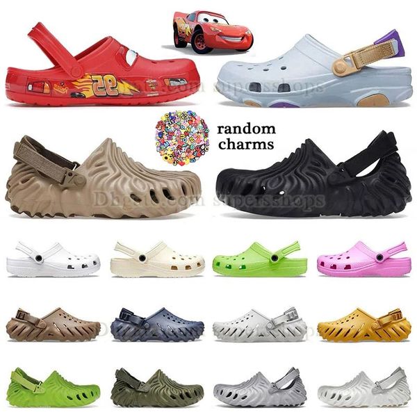 2024 Üst Sllipper Croc Sandalet Slaytlar tıkanıklar ünlü çocuk ayakkabı terlik platform platform flip flop katırları rastgele takılarla ev ayakkabıları kadın klasik erkekler kestane