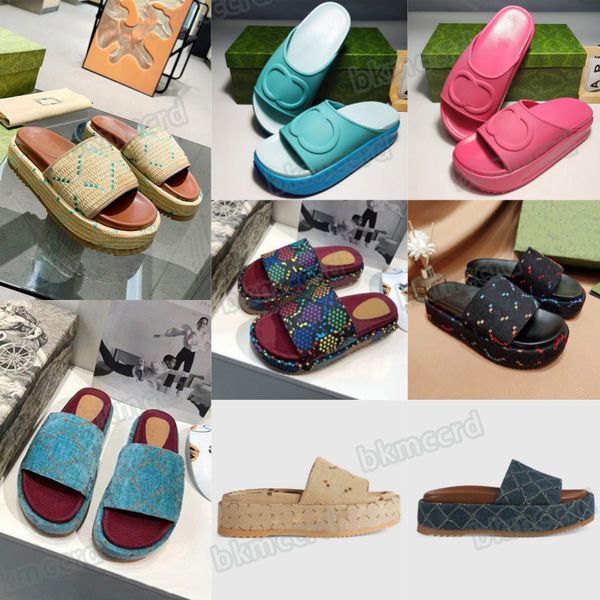55-mm-Sandalen mit Plateausohle, Camel Canvas, schwarzer Jacquard, Denim-Gummisohle mit geprägtem Logo. Sunny Beach Woman Shoes Slide Slipper